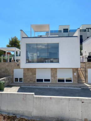 Villa Deni ,private pool & beautiful view, roof Terrace,air condition in all rooms